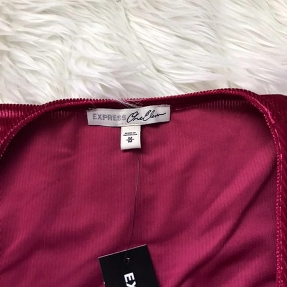 Express Women Medium Wrap Blouse
Tag size - M
Smoke free home - Picture 4 of 5